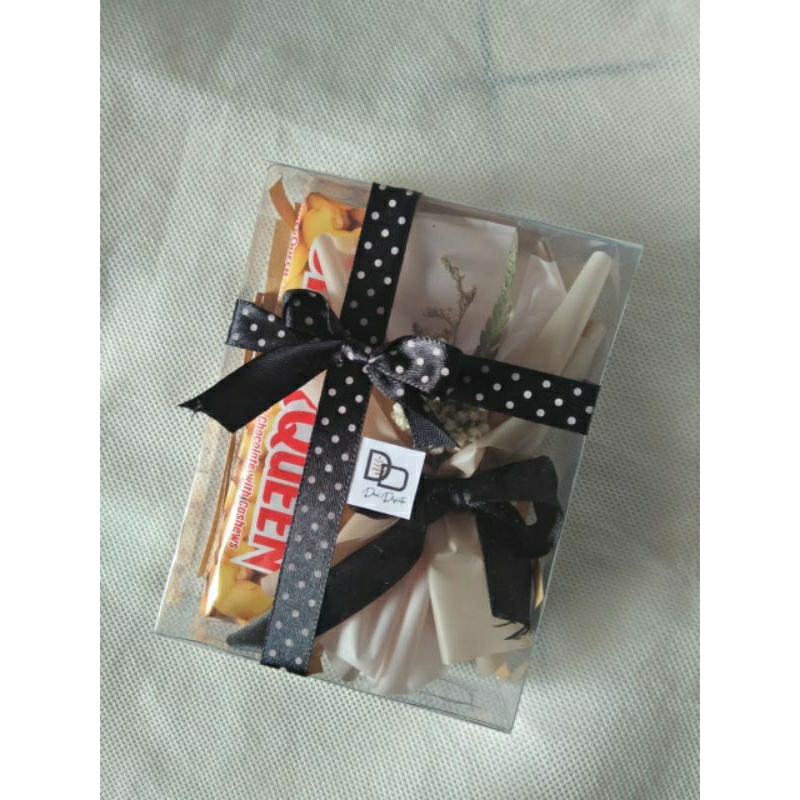 

[Dari Disinta] Minigift Cokelat Wisuda/Mini Gift Cokelat Valentine/Minigift Valentine/Minigift New Year/ Mini Gift coklat / Mini Gift Box silverquen / Gift Box unik/ Gift Box mini / For Graduation / Birthday / Anniversary/Sempro/Sidang Skripsi