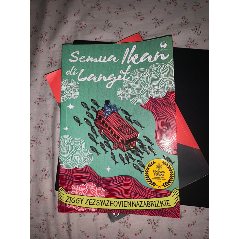 Semua Ikan di Langit - Ziggy Zezsyazeoviennazabrizkie (Preloved)