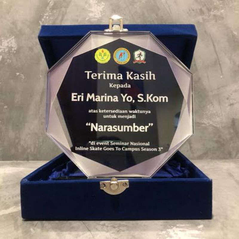 PLAKAT WISUDA TERLARIS / PLAKAT AKRILIK MURAH / PLAKAT PENGHARGAAN / PLAKAT / PLAKAT AKRILIK CUSTOM 