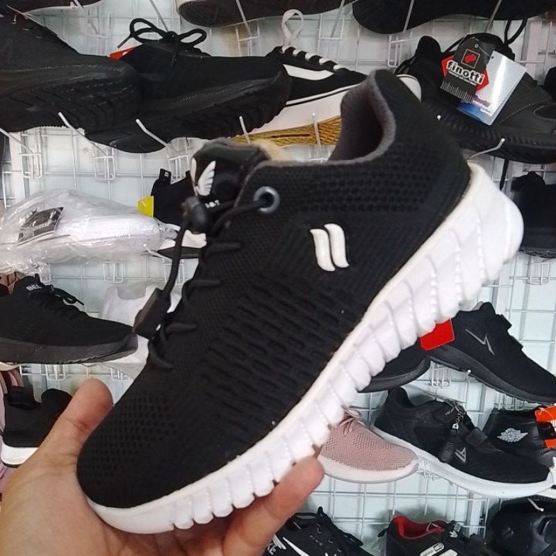 sepatu sekolah anak merk finotti,sepatu sekolah hitam ukuran 33 dan 36