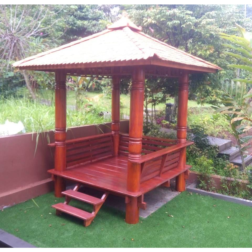 Gasebo Taman Model Tiang Motif Atap Sirap Kayu Ulin Desain Ukuran 2x2 Meter