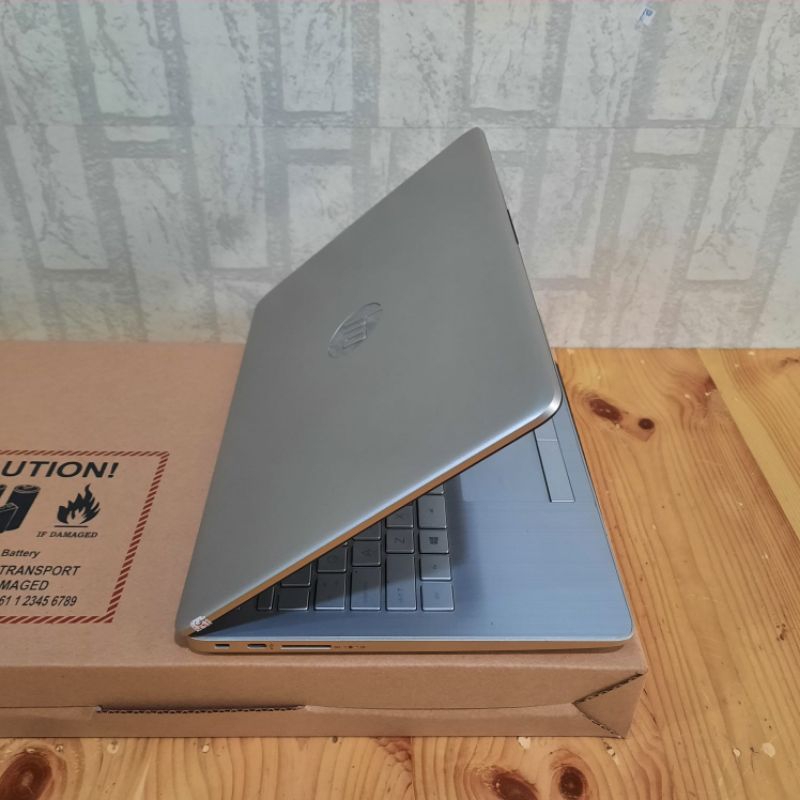 Laptop HP 14s -dk1018ca Amd Athlon Gold 3150U Ram 8Gb SSD 256GB Keyboard backlight Gaming editing desain