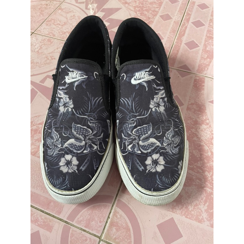 nike slip on original