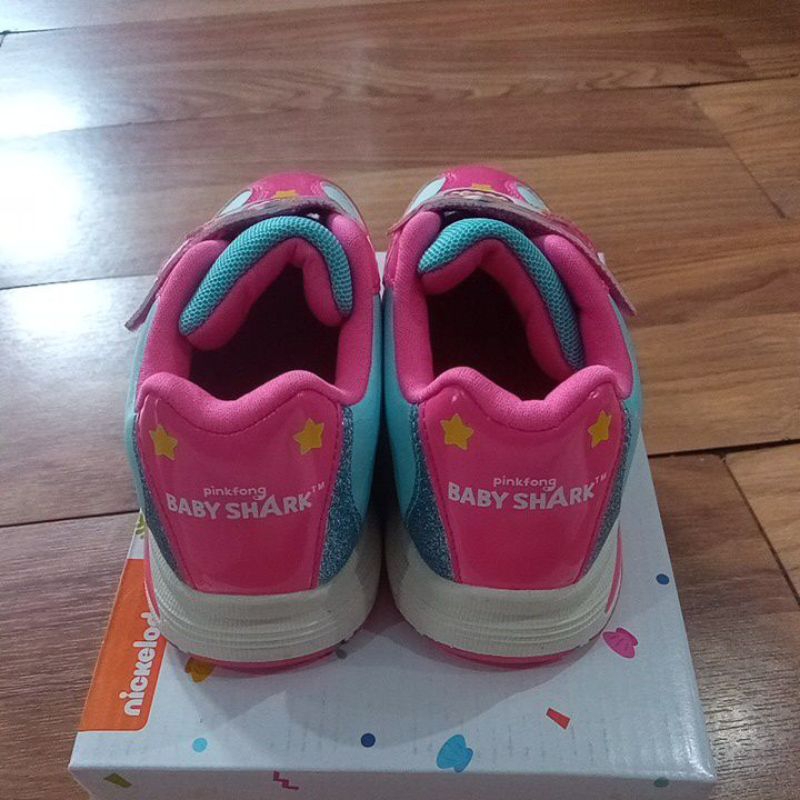 sepatu pinkfong babyshark run