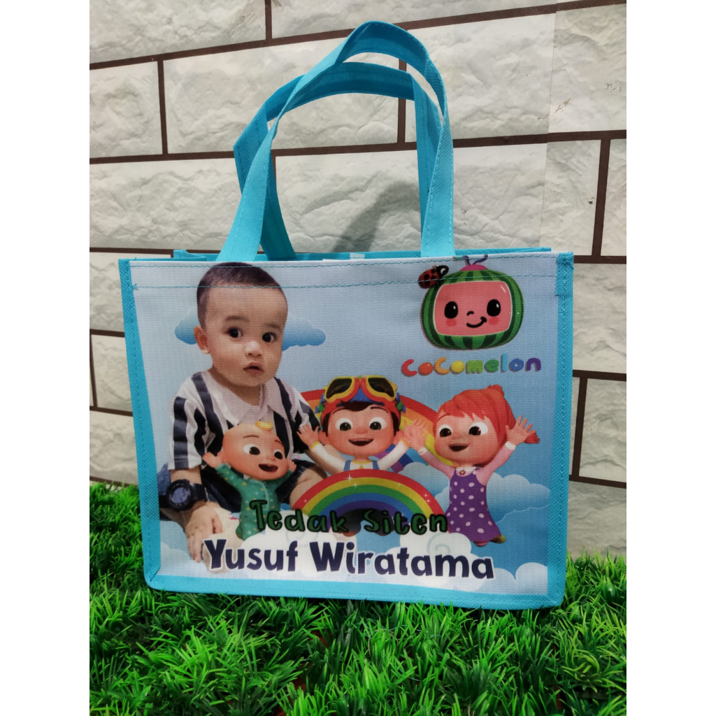 

FREE UNDANGAN! TAS ULANG TAHUN ANAK MUAT BOX BENTO / TAS SOUVENIR ULTAH / GOODIEBAG MURAH