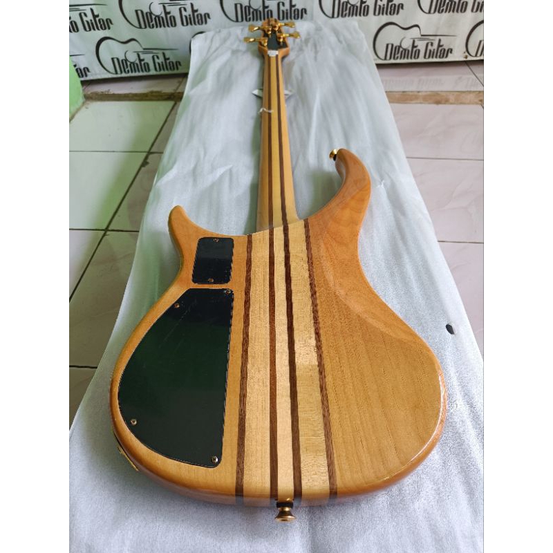 Gitar Bass Peavey Cirrus Bonus Hard Case