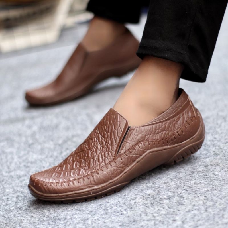Sultan Footwear Sepatu Kasual Slip on Loafers pria Kulit Asli motif Buaya Trendy terbaru