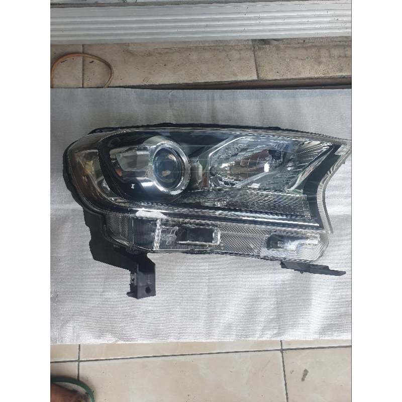 Headlamp head lamp lampu depan Ford ranger T6 T7 type Xlt wildrak LENSA