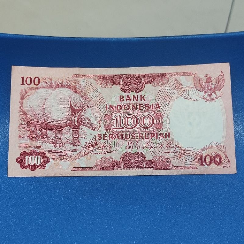 Uang kertas lama kuno seratus 100 rupiah tahun 1977