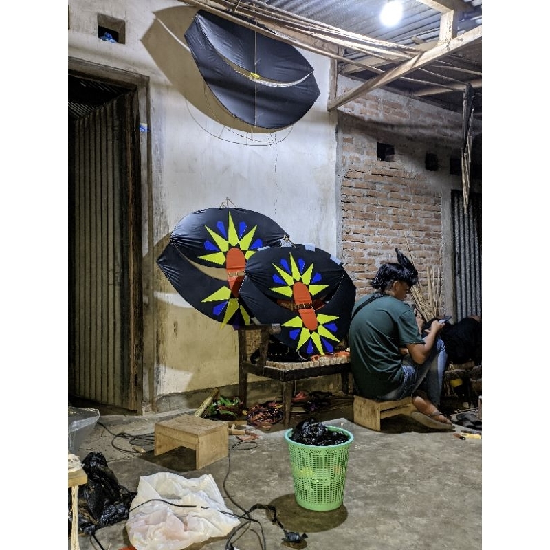 Layangan Gapangan Pegon Motif Matahari 1 Meter an.