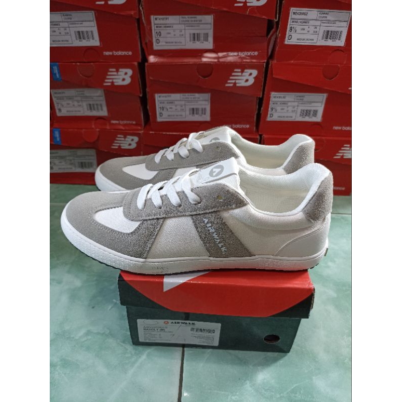 Airwalk Raddly Sepatu Original Putih Grey
