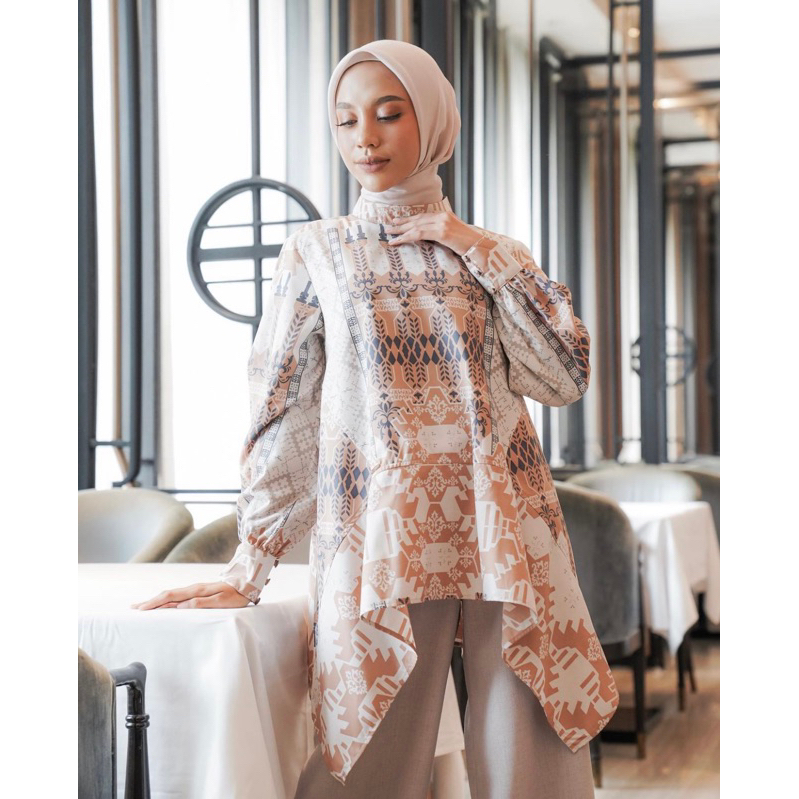 Pila Blouse Wearing Klamby