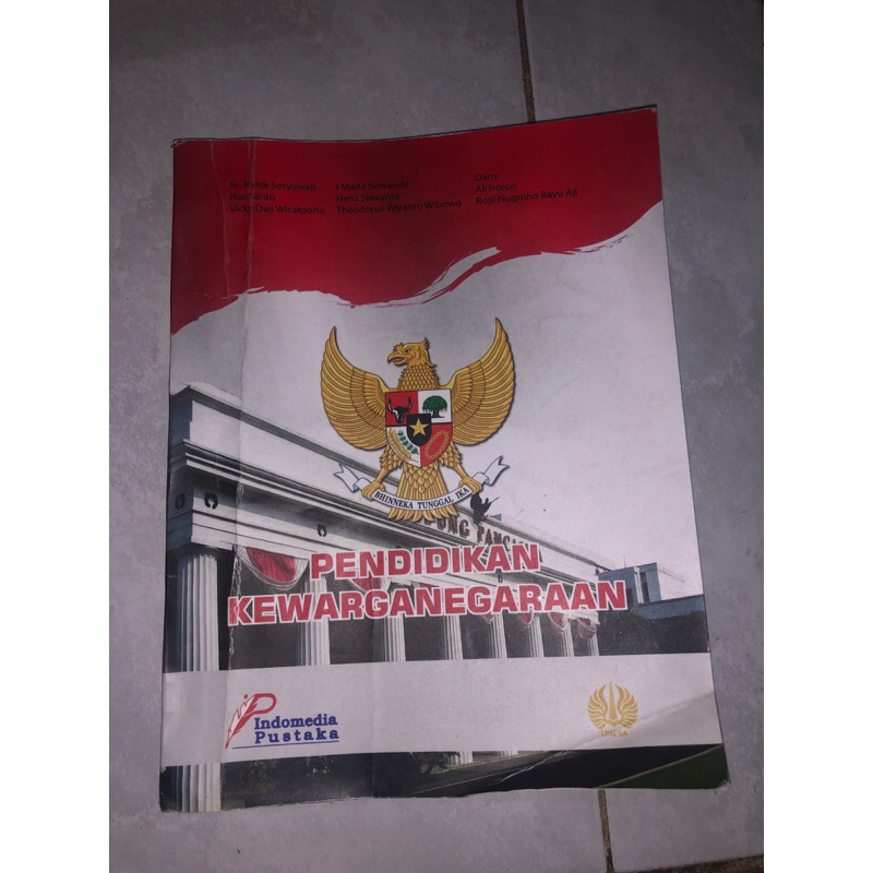 BUKU PENDIDIKAN KEWARGANEGARAAN UNESA