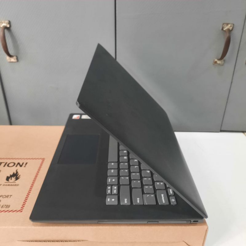 Laptop Lenovo 130-14AST, Amd A4-9125, Gen 7Th Vga Radeon R3 Graphics Ram 4 Gb / SSD 128Gb/HDD 500Gb