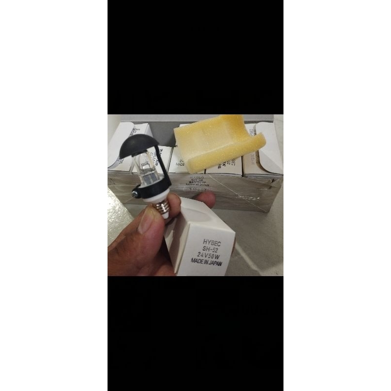 Lampu operasi Umbrella HYBEC SH-42 E-11
24 Volt
/ 50 Watt