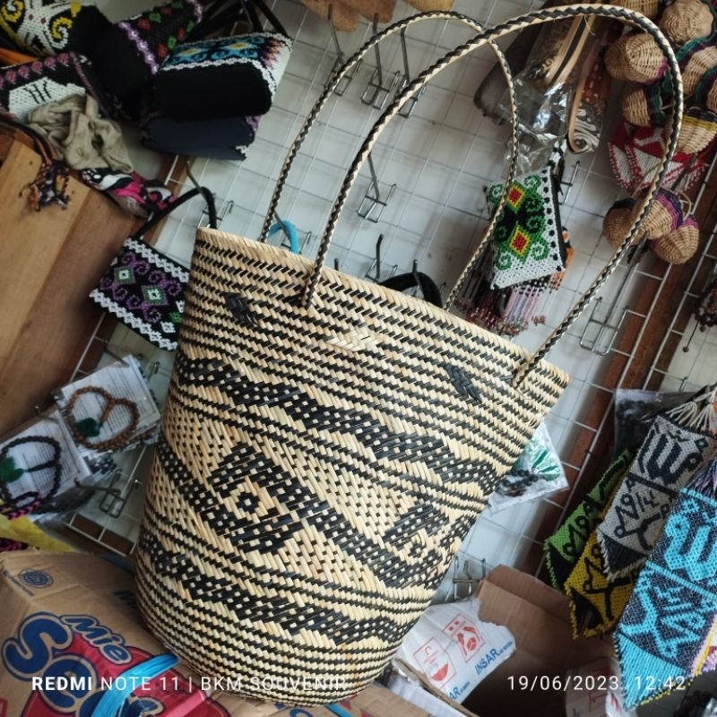 Tas Rambat Rotan motif khas dayak - tas rotan etnik suku dayak kalimantan