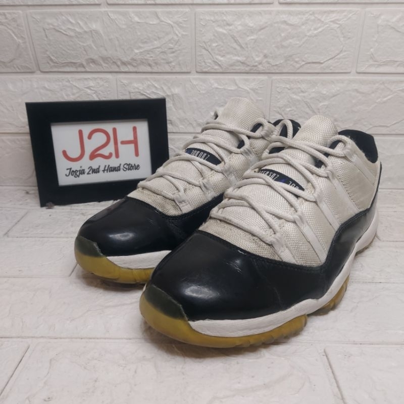 Sepatu Basket Jordan 11 Retro Low Concord Size 44,5 In Sole 28,5cm Made in China Warna Putih Hitam O
