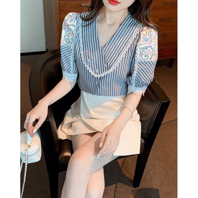 Blouse wanita garis garis  biru putih model kerah v  Korea lengan pendek  elegant