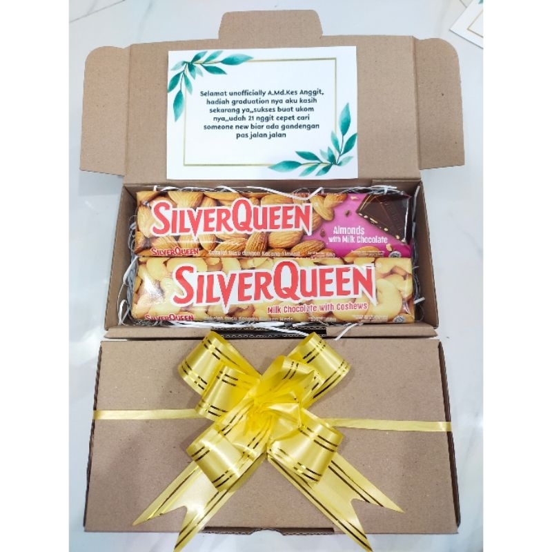 

Coklat cokelat chocolate Silverqueen / silver queen gift box hampers hadiah kado ulang tahun birthday anniversary valentine natal wisuda hari ibu hari guru rasa almond dan cashew mede