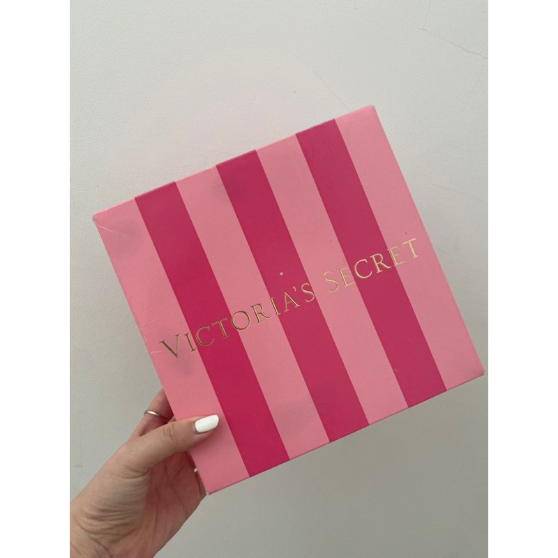 

Victoria Secret Gift Box / Hampers Box (Original)