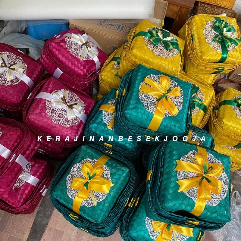 SEPASANG BESEK WARNA PITA 18X18 CM besek nasi besek Jogja besek bambu nasi kotak box nasi