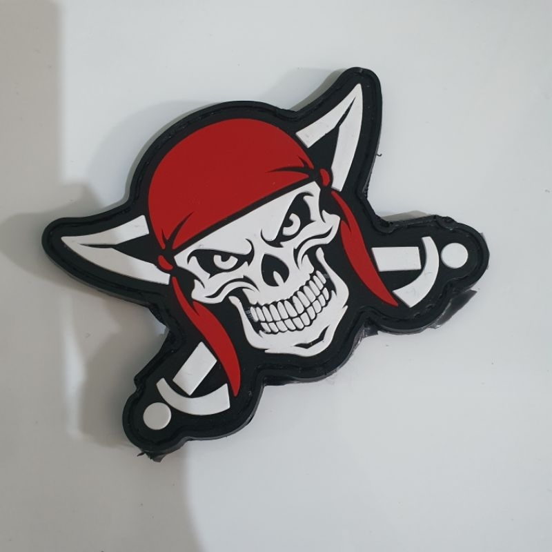 patch rubber logo tengkorak bajak laut / tempelan emblem karet velcro