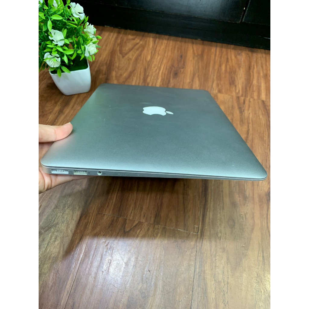 Macbook Air 13-inch Ci5 Ram 8GB SSD128GB Mulus