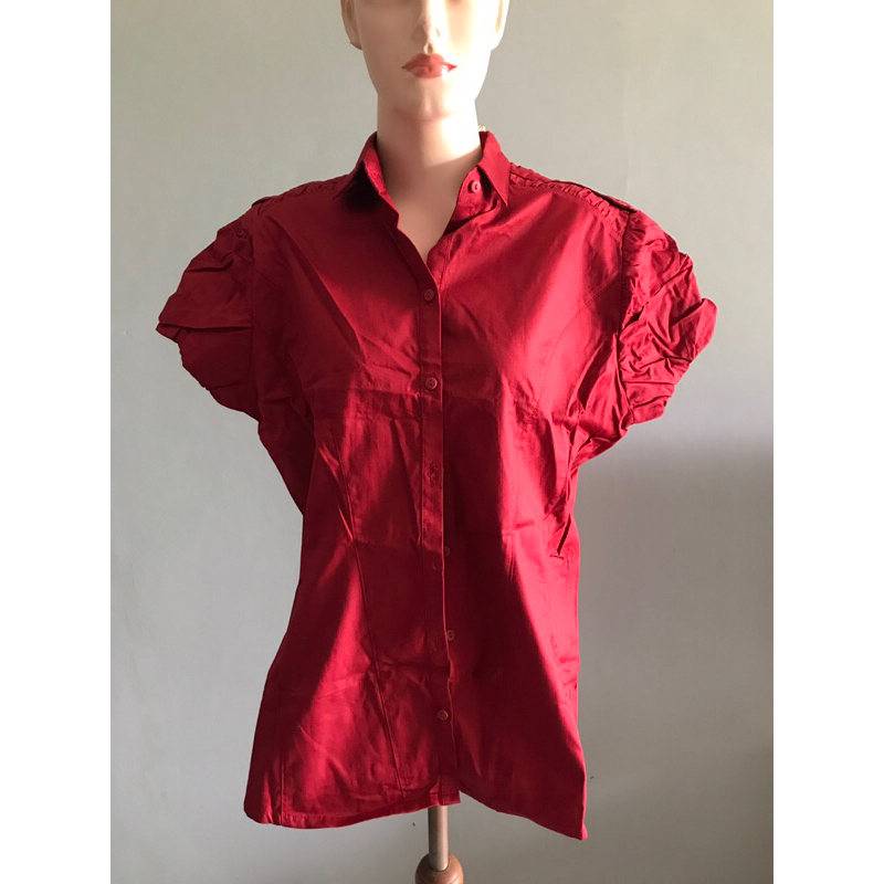 kemeja merah Valino