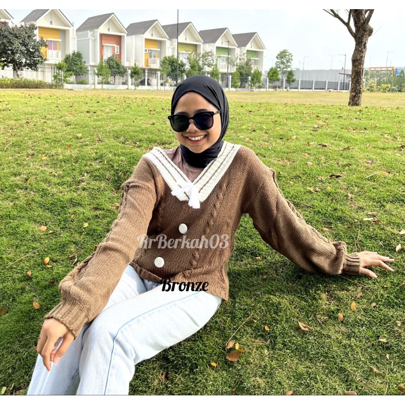 Sweater Vintage Pita Kerah V Premium Tebal