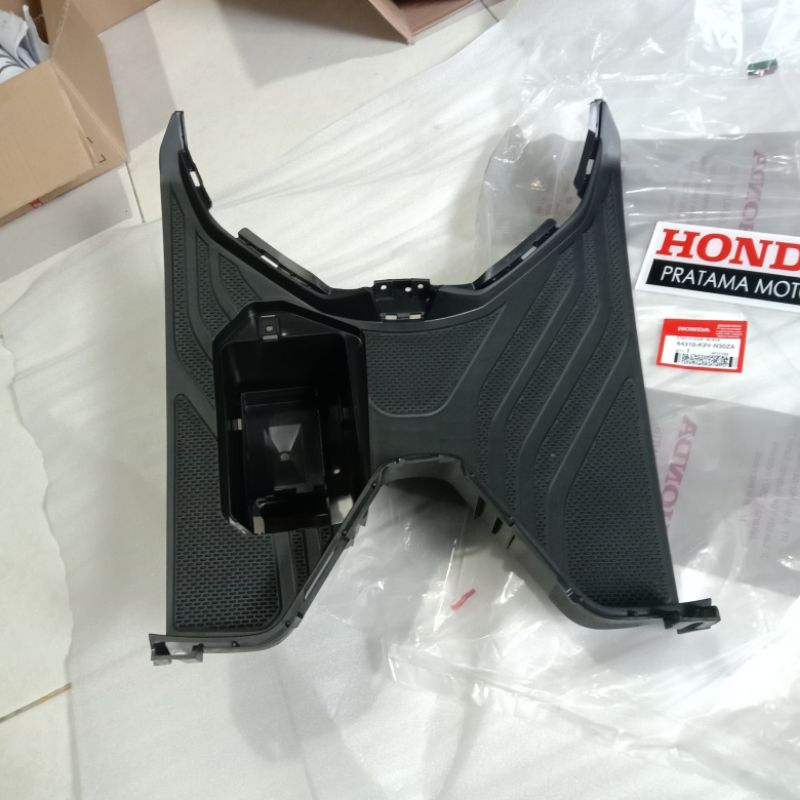 Cover Pijakan kaki Cover Bordes Vario 125 KODE K2V 125 TERBARU 64310-K2V-N30ZA eSP HITAM ORISINIL St