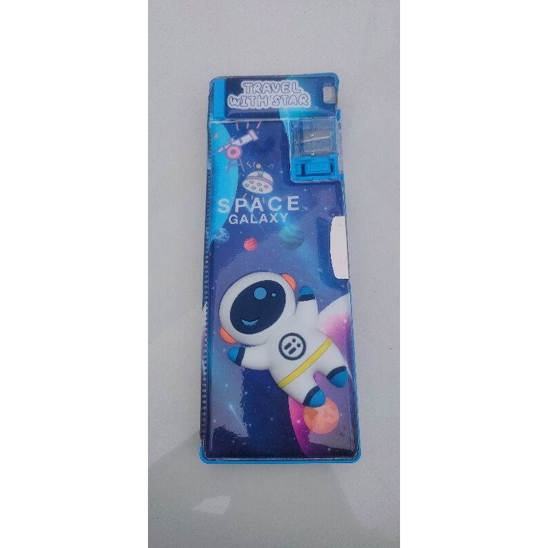 

Kotak pensil Astronot 3D