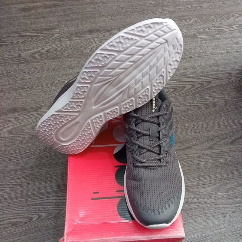 sepatu diadora Degna M