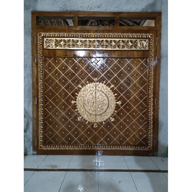 Replika pintu nabawi
