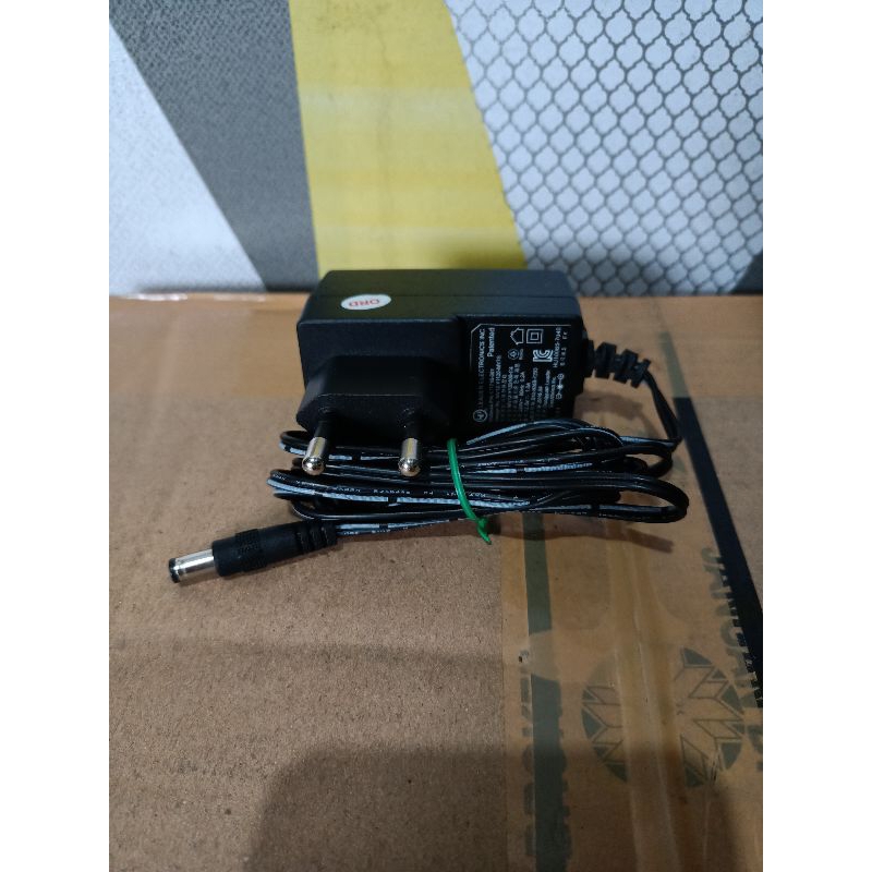 adaptor 1A 12V tancap/colok langsung