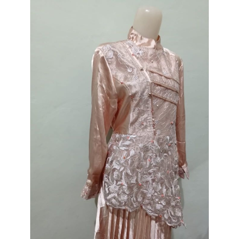 gamis brukat gold