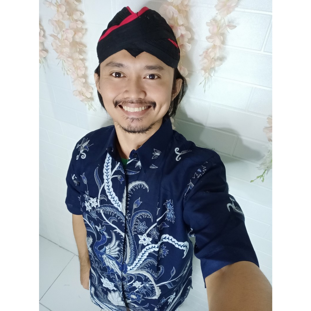 CENDRAWASIH NAVY BATIKSOLOAMANAH KEMEJA BATIK PRIA SOLO LENGAN PANJANG PENDEK LAPIS FURING ATASAN PREMIUM MODERN KATUN HALUS SERAGAM KANTOR KELUARGA PABRIK PRODUSEN KONVEKSI LAKSONO UNGU PEKSI JAYA PEKSI MUKTI PARANG  CENDONO ARINI KINASIH UKAIL VIJAY