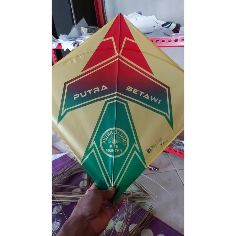 LAYANGAN SUKOI ADUAN SUPER