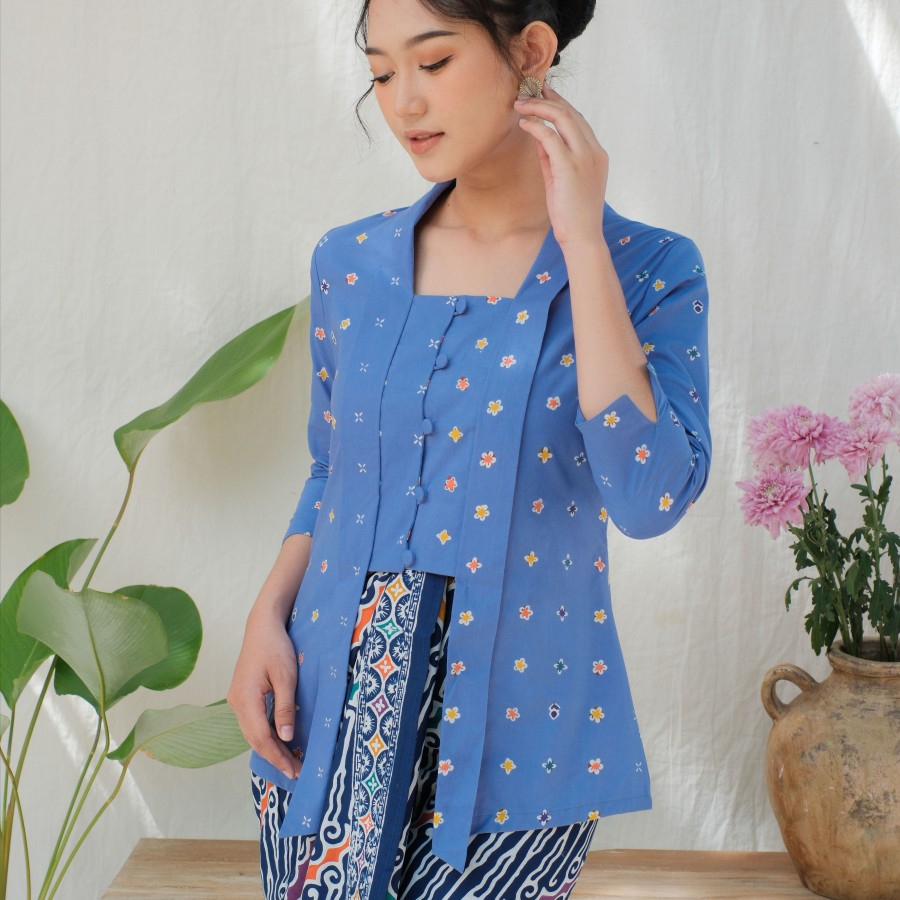 Kebaya Kutubaru Etnik Jasmine Lengan 7/8 Meradelima Katun Biru