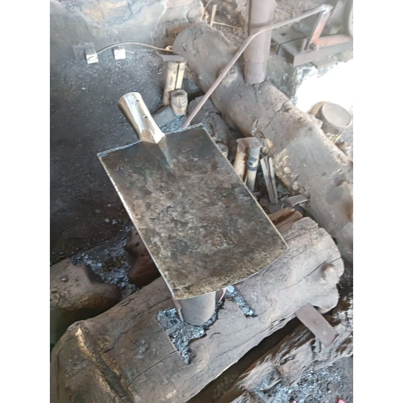 Sekop/lempak baja isen