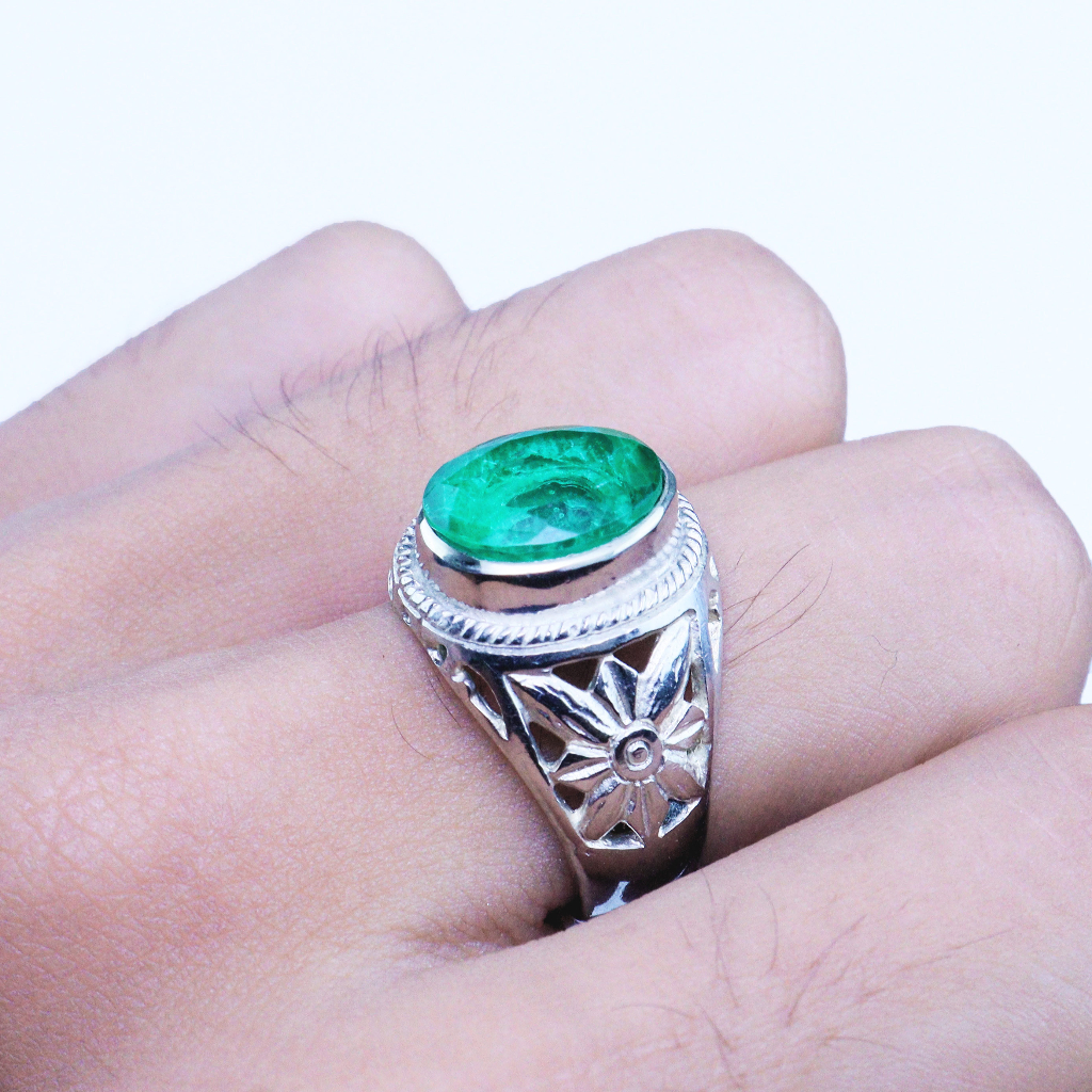 Natural Zamrud Colombia Emerald Cuting