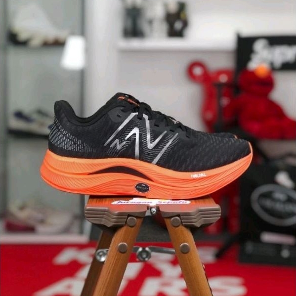 New Balance FuelCell Propel v4 &quot;Black/Dragonfly&quot;
