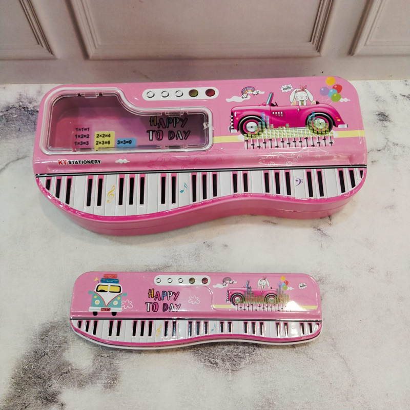

TEMPAT PINSIL KALENG 2in1 KODE 50037 MOTIF PIANO