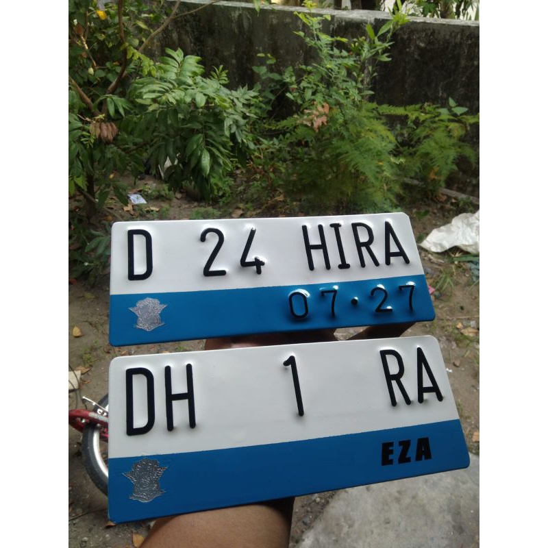 plat nomor listrik sepasang