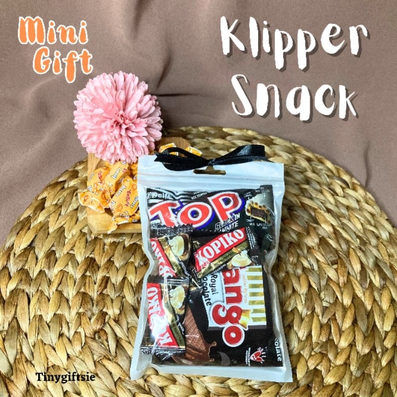 

[ READY STOCK ] Hitam - Klipper Snack / Mini Gift / Hampers Snack / Mini Snack / Freebie Snack / Bingkisan Snack | Custom Tulisan Notes | Custom Gambar