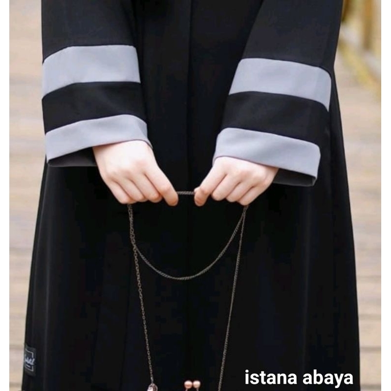 Abaya Simple Aplikasi Turky black grey di tgn cantik minimalis bgt dan mewah(busui friendly resletingnya depan ka) lebar bawah umbrella 2,5mtr