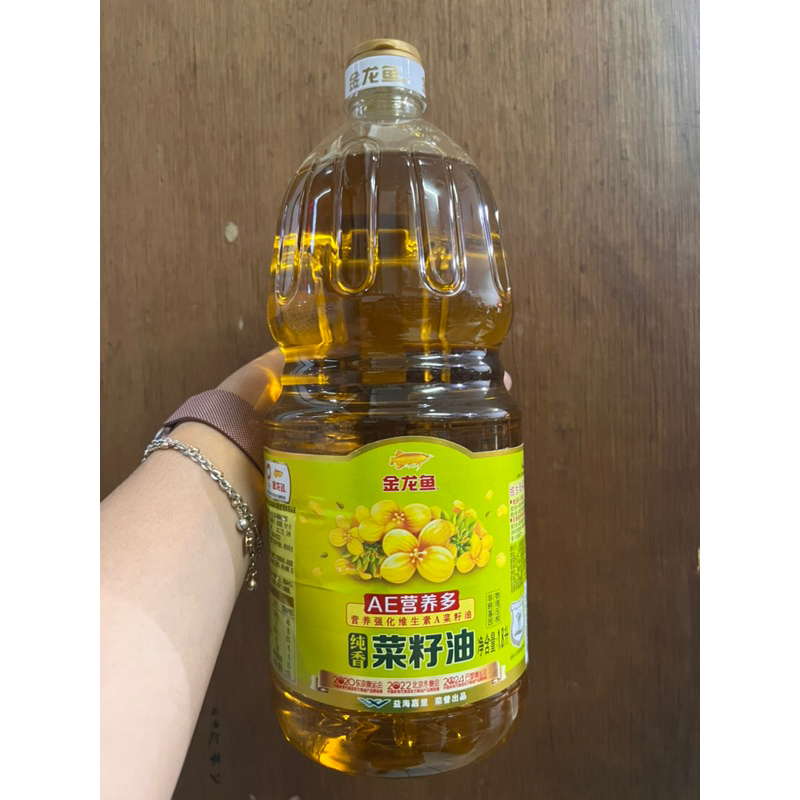 

Minyak sayur chun xiang cai zi you 纯香菜籽油 1.8L