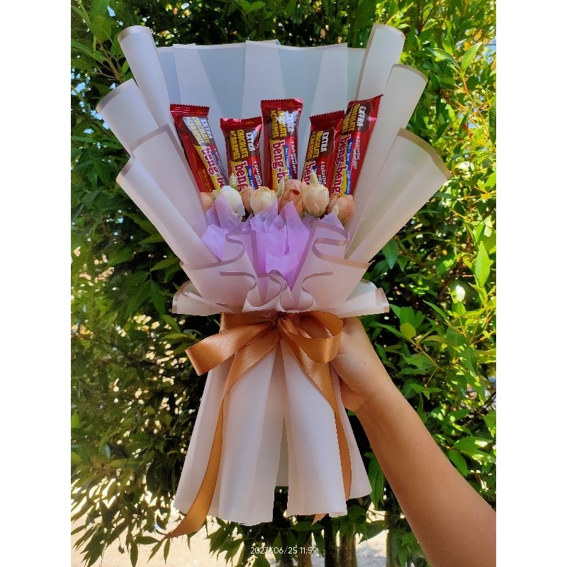 

(READY) Buket Aneka Jajan Kado Hadiah Gift box Wisuda Graduation sidang skripsi Perpisahan