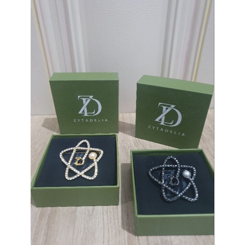 Nesha Brooch Zytadelia