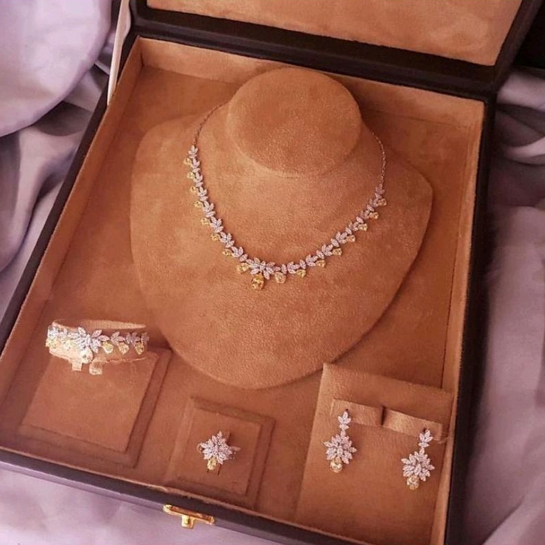 Perhiasan Wanita 1 Set