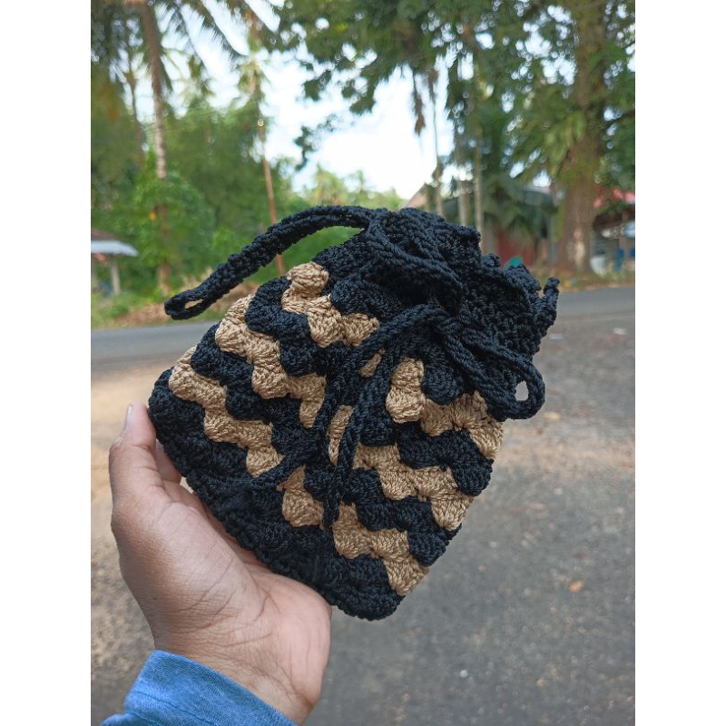 dompet koin serut rajutan